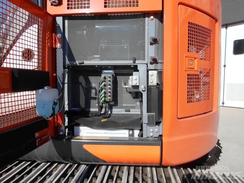 Hitachi ZX225-US6 Гусеничні екскаватори