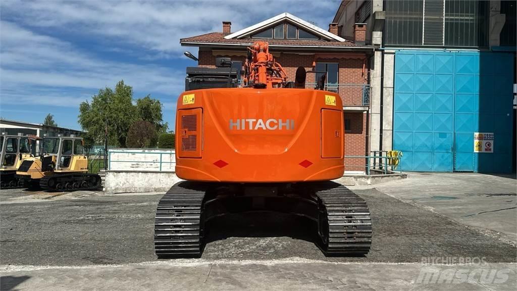 Hitachi ZX225USLC-5B Гусеничні екскаватори