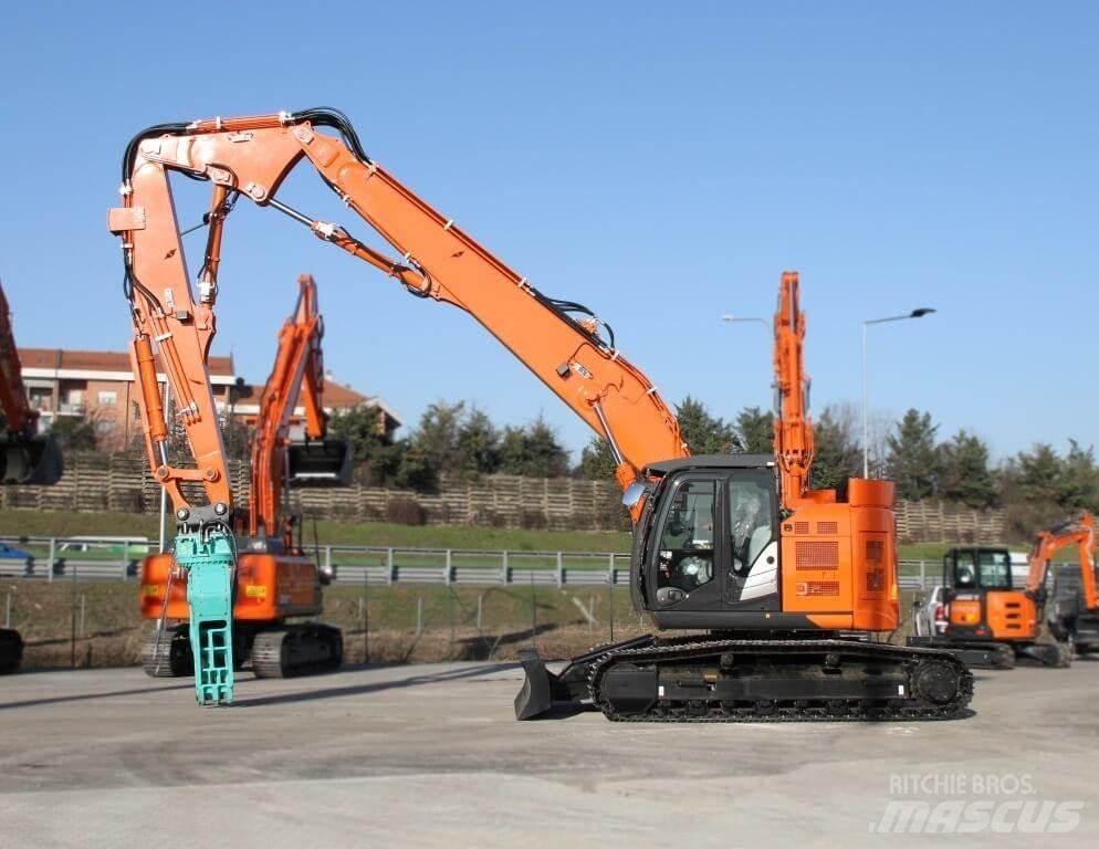 Hitachi ZX225USLC-6 Гусеничні екскаватори