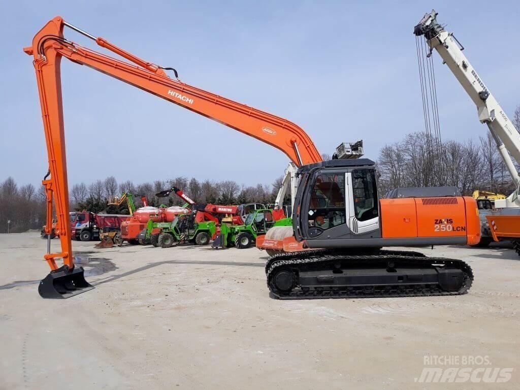Hitachi ZX250LCN -3 SLF Гусеничні екскаватори