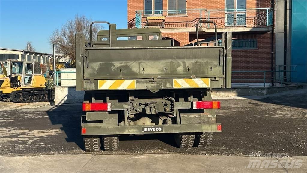 Iveco 260-35 6x4 Вантажівки / спеціальні
