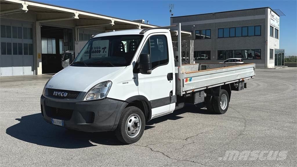 Iveco DAILY 35C13 4X2 Вантажівки / спеціальні