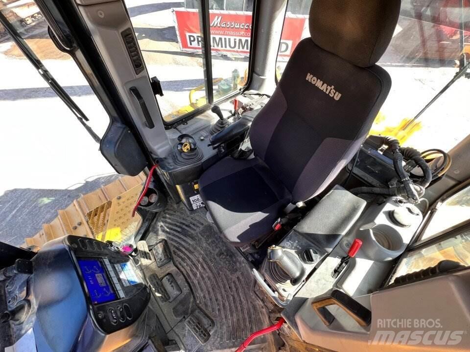 Komatsu D65 Гусеничні бульдозери