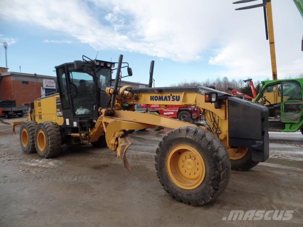 Komatsu GD675-5 Гусеничні бульдозери