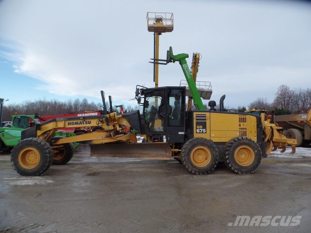 Komatsu GD675-5 Гусеничні бульдозери