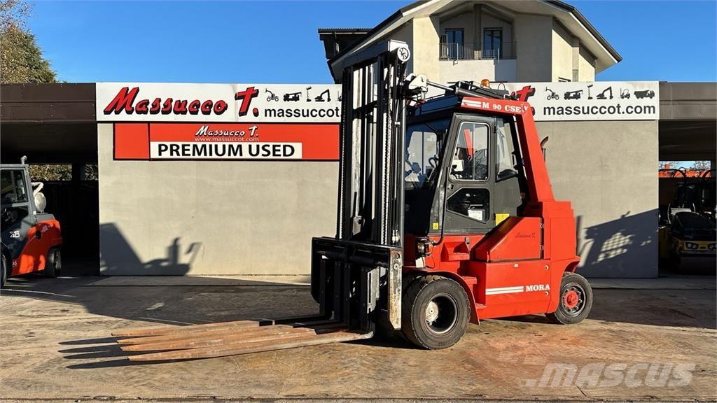 Mora M90 CSE Дизельні навантажувачі