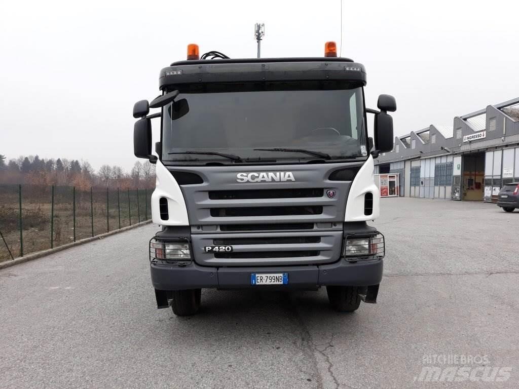 Scania P420 8X4 Вантажівки / спеціальні