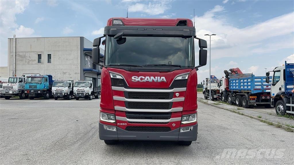 Scania R650 8x4 Вантажівки / спеціальні