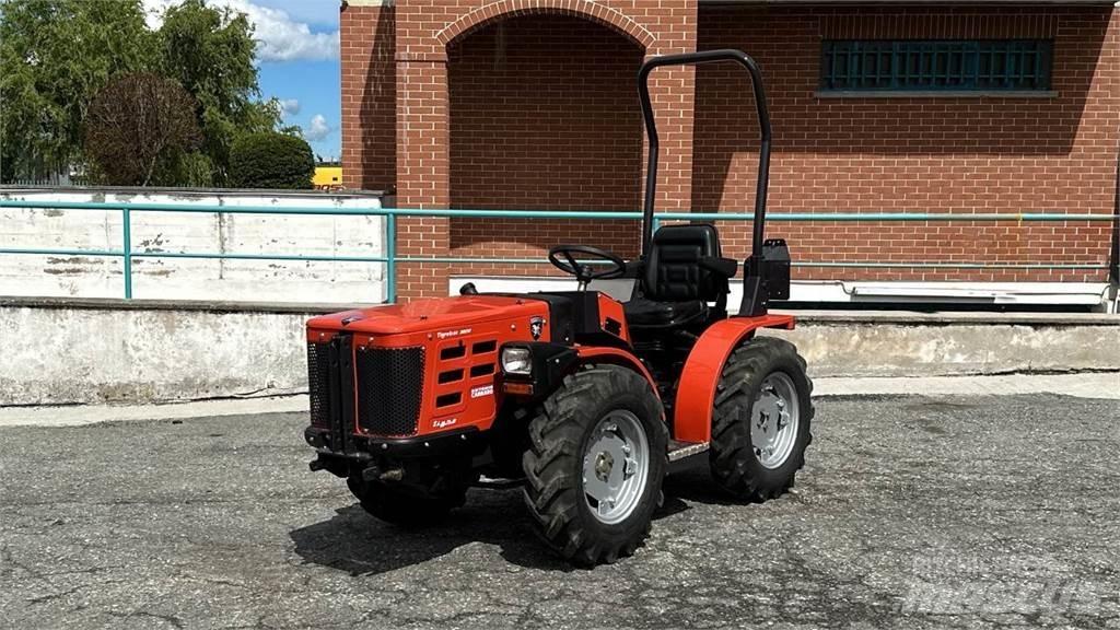  Tigretrac 3800 4x4 Снігоочищувальні ножі та плуги