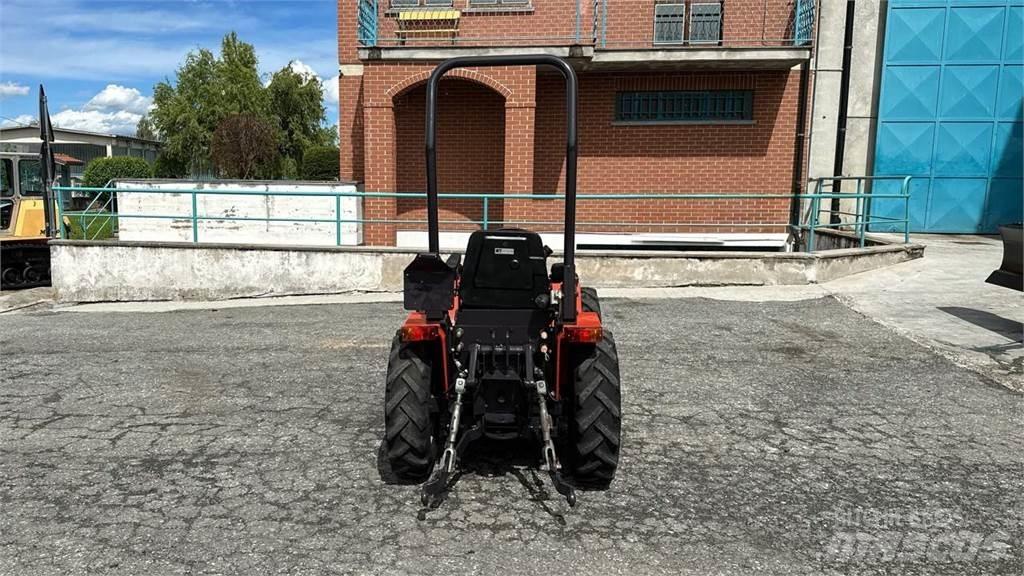  Tigretrac 3800 4x4 Снігоочищувальні ножі та плуги