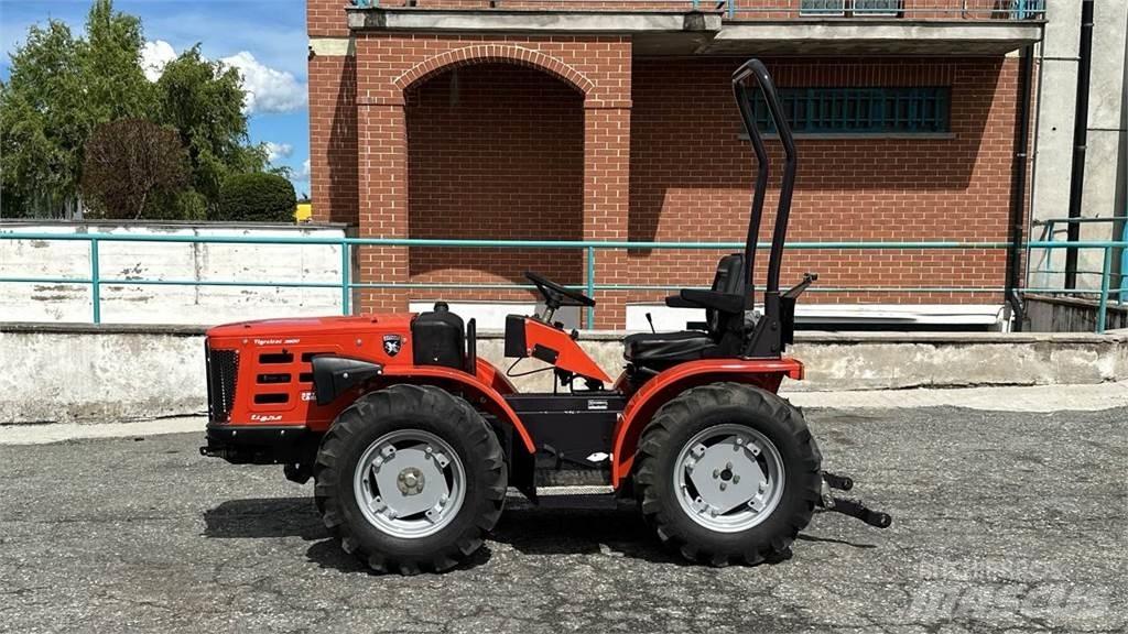  Tigretrac 3800 4x4 Снігоочищувальні ножі та плуги