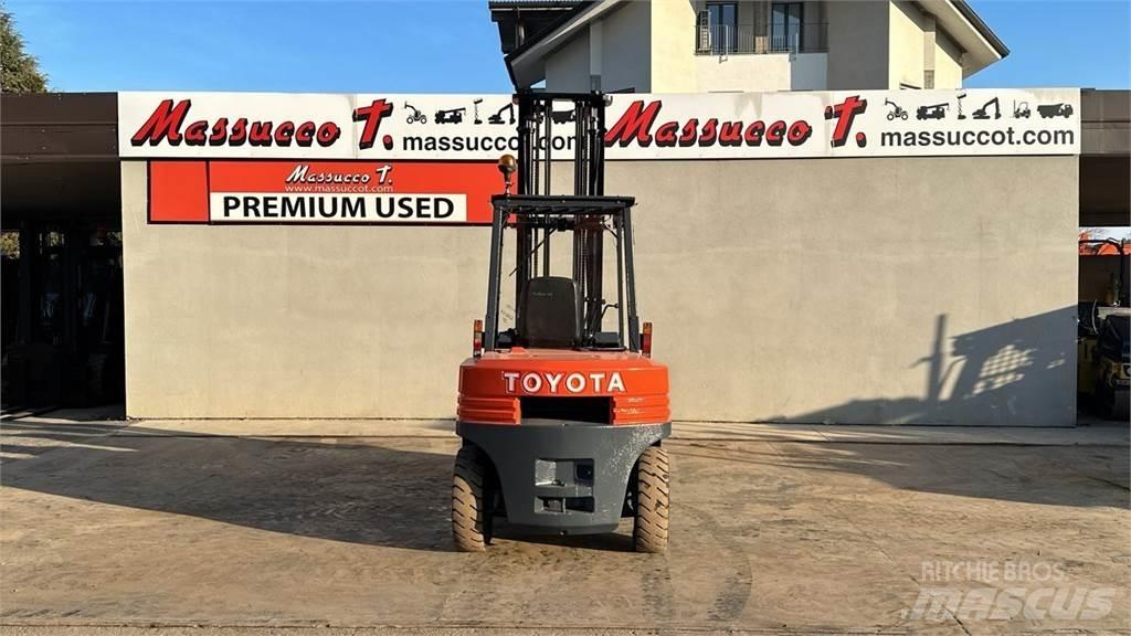 Toyota 02-5FD40 Дизельні навантажувачі