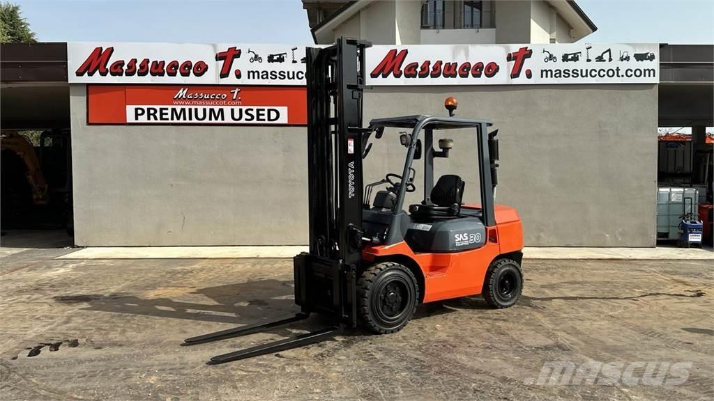 Toyota 02-7FD30 Дизельні навантажувачі