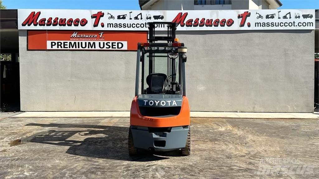 Toyota 02-8FDF30 Дизельні навантажувачі