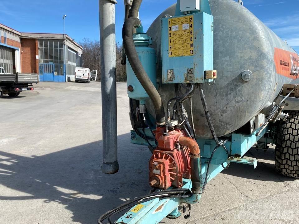 Vaia MB 141 Вантажівки-цистерни