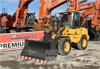 Volvo L30G Фронтальні навантажувачі