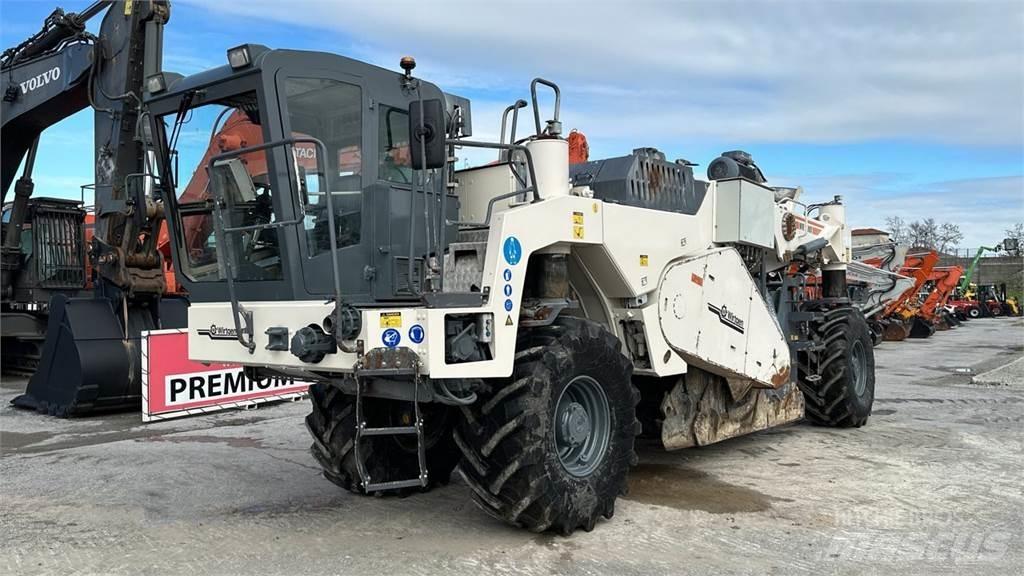 Wirtgen WR2000 Вантажівки / спеціальні