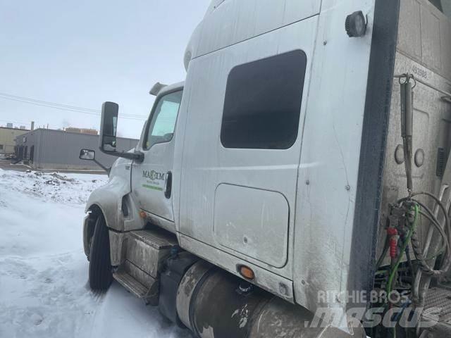 International LT Тягачі