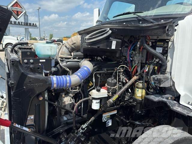 Peterbilt 567 Тягачі