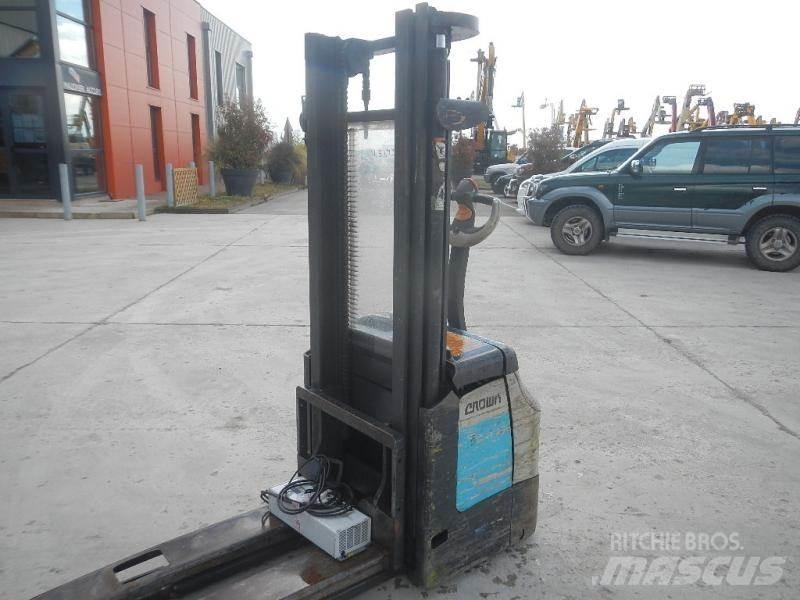 Crown ES 4000 Штабелери