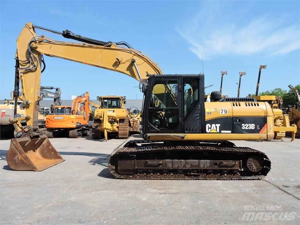 CAT 323D Гусеничні екскаватори