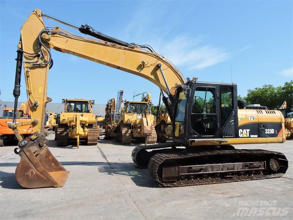 CAT 323D Гусеничні екскаватори