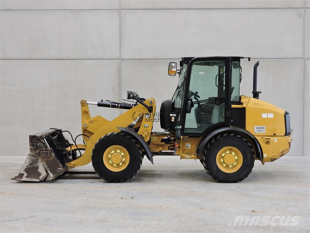 CAT 906M + FORK Фронтальні навантажувачі