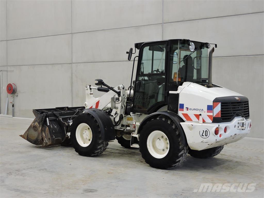 CAT 908M + FORK Фронтальні навантажувачі