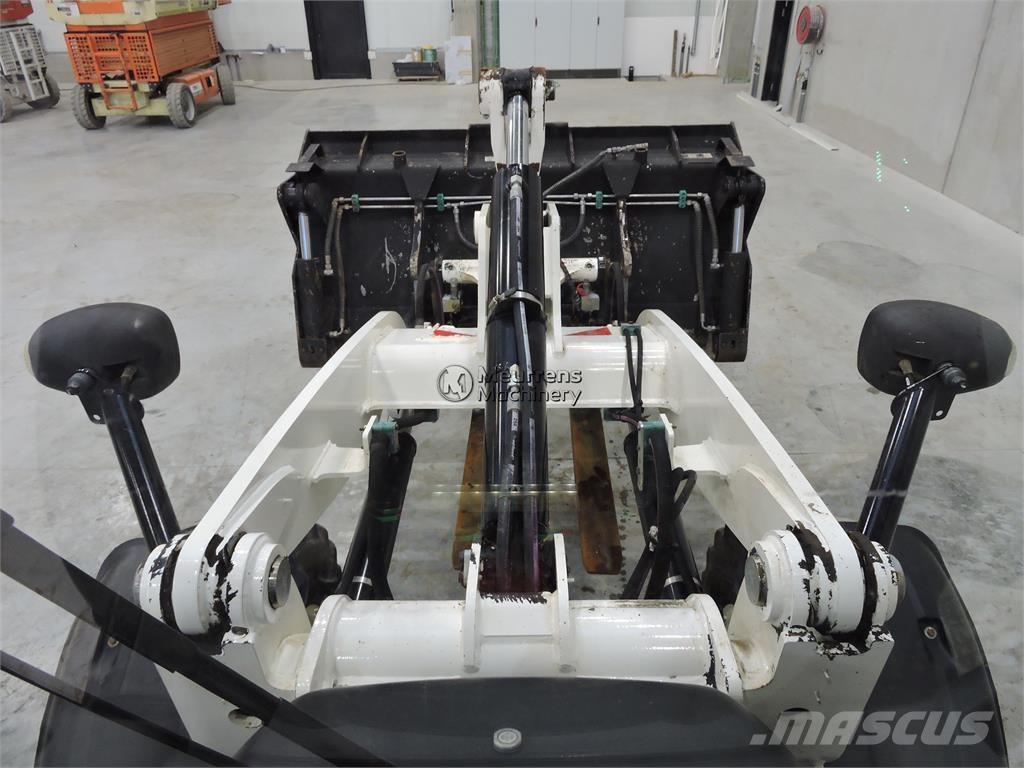 CAT 908M + FORK Фронтальні навантажувачі