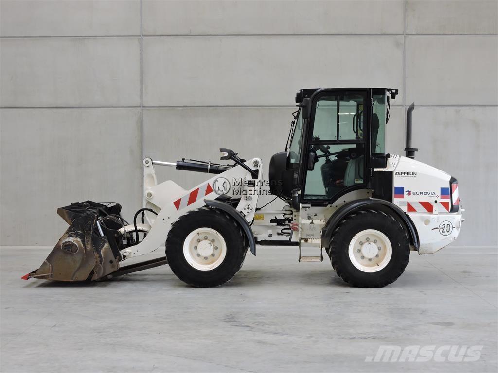 CAT 908M + FORK Фронтальні навантажувачі