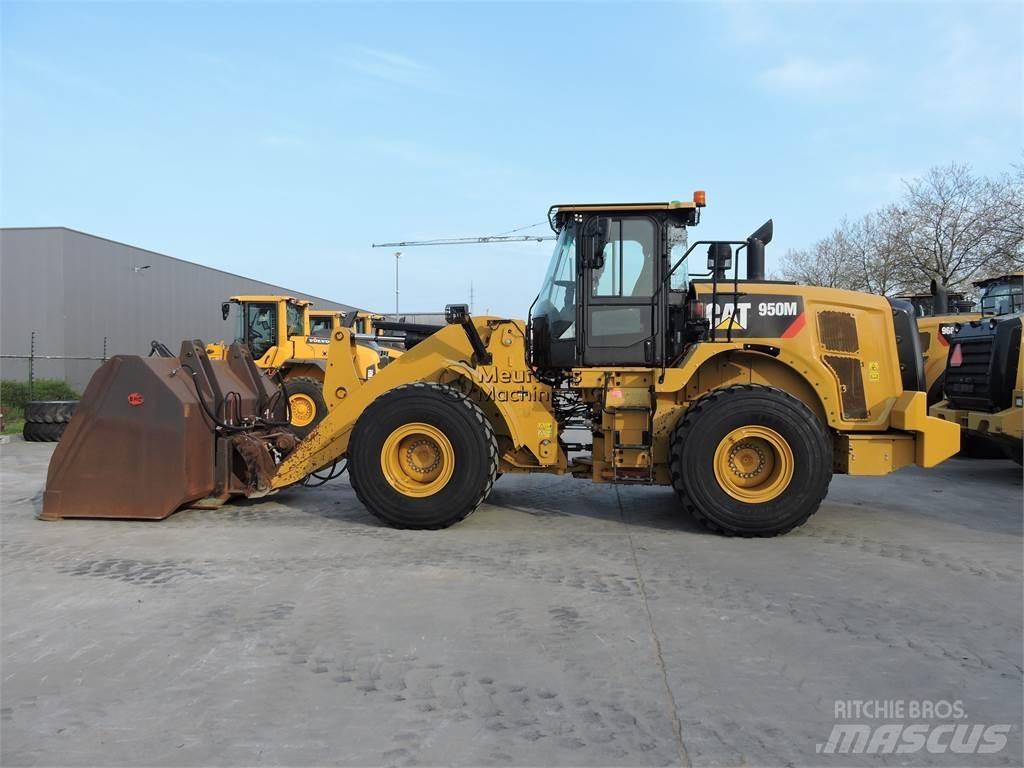 CAT 950M Фронтальні навантажувачі