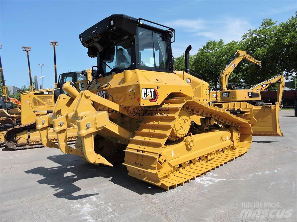 CAT D5 Бульдозери