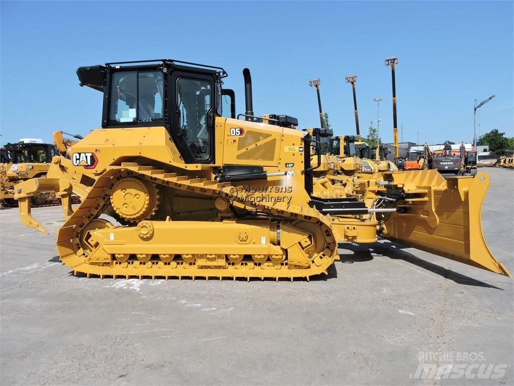 CAT D5 Бульдозери