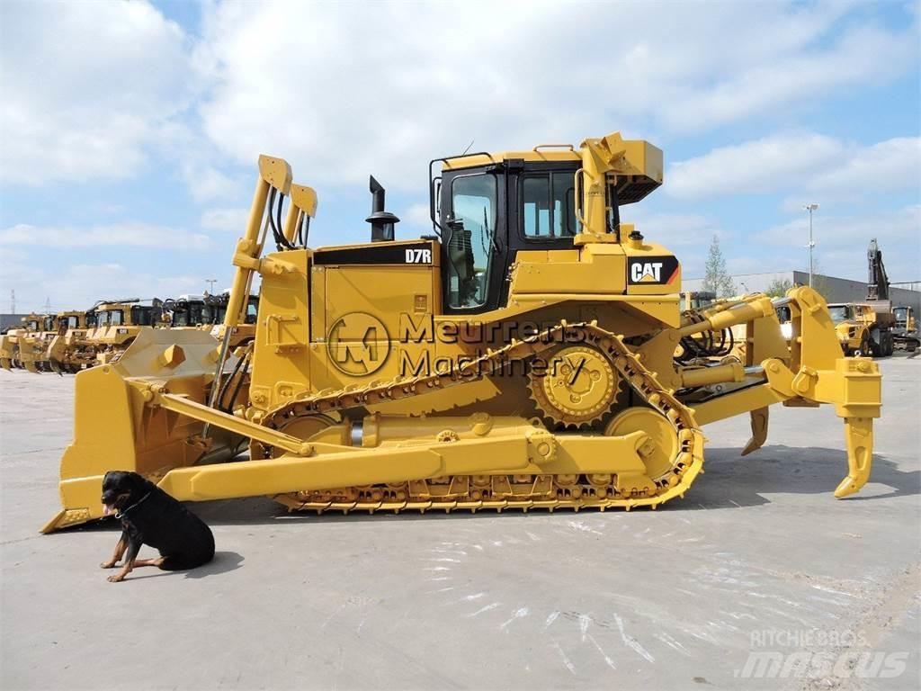 CAT D7R Бульдозери