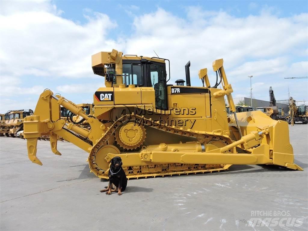 CAT D7R Бульдозери