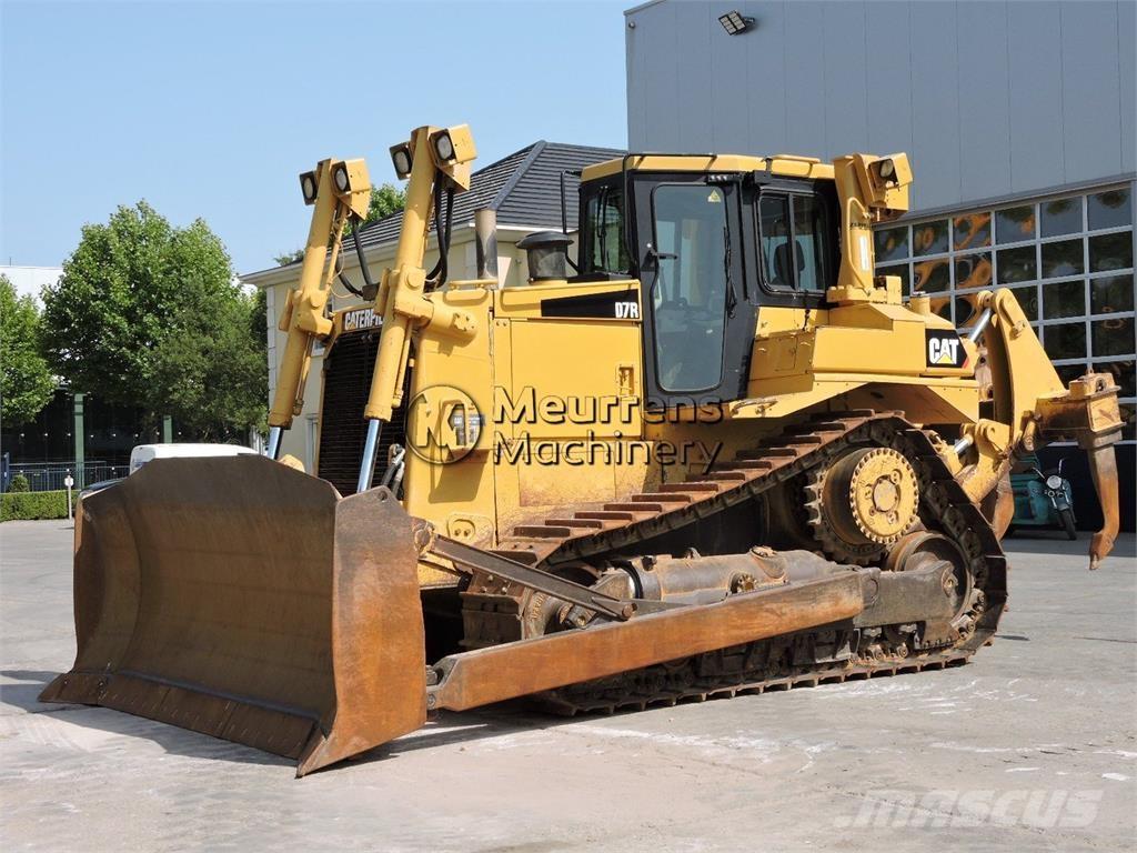 CAT D7R Бульдозери