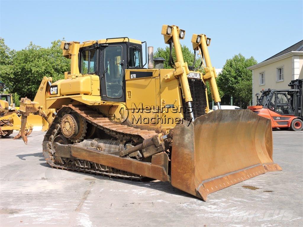 CAT D7R Бульдозери