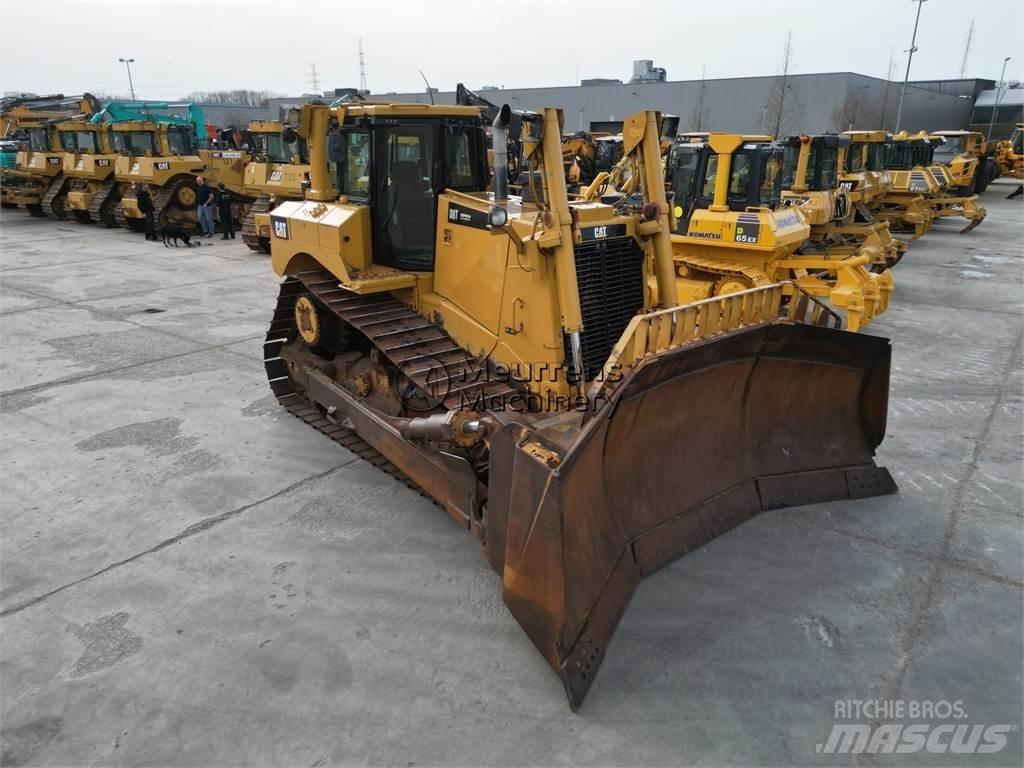 CAT D8T Бульдозери