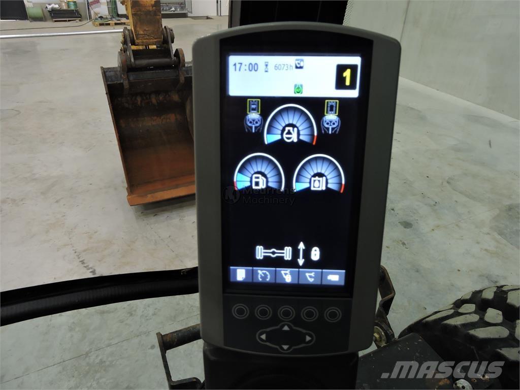 CAT M322D Колісні екскаватори