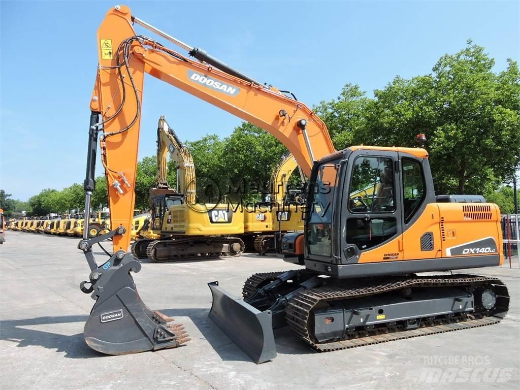 Doosan DX140LC Гусеничні екскаватори