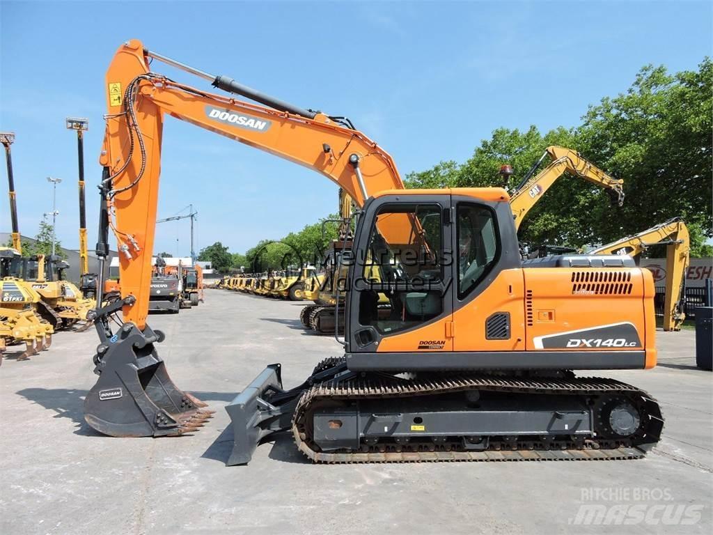 Doosan DX140LC Гусеничні екскаватори