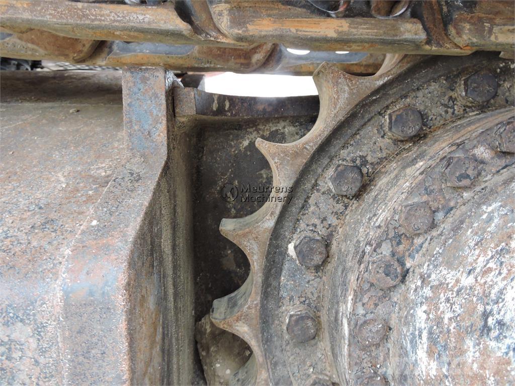 Hitachi ZX225 Гусеничні екскаватори