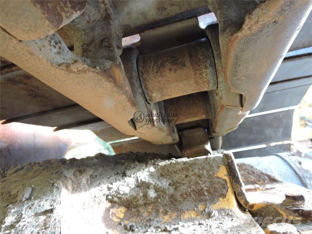 Komatsu D61PX-24 Бульдозери