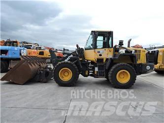 Komatsu WA320 Фронтальні навантажувачі