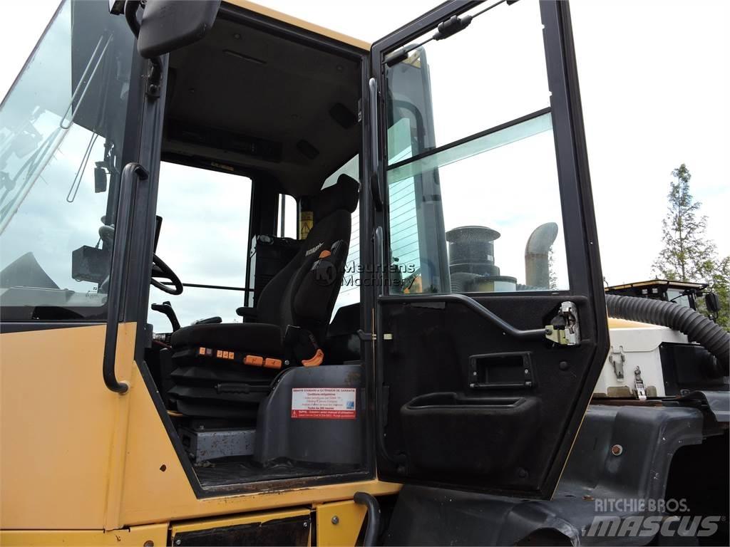 Komatsu WA320 Фронтальні навантажувачі