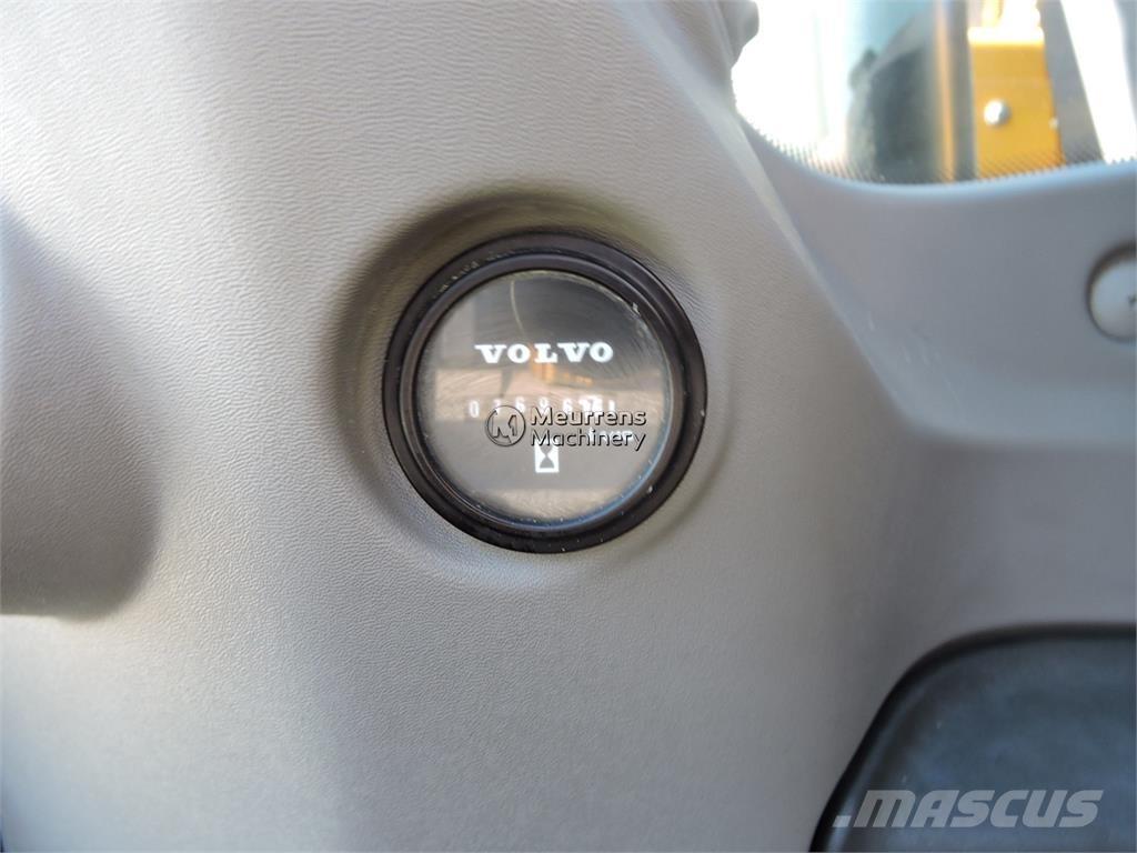 Volvo ECR235EL Гусеничні екскаватори