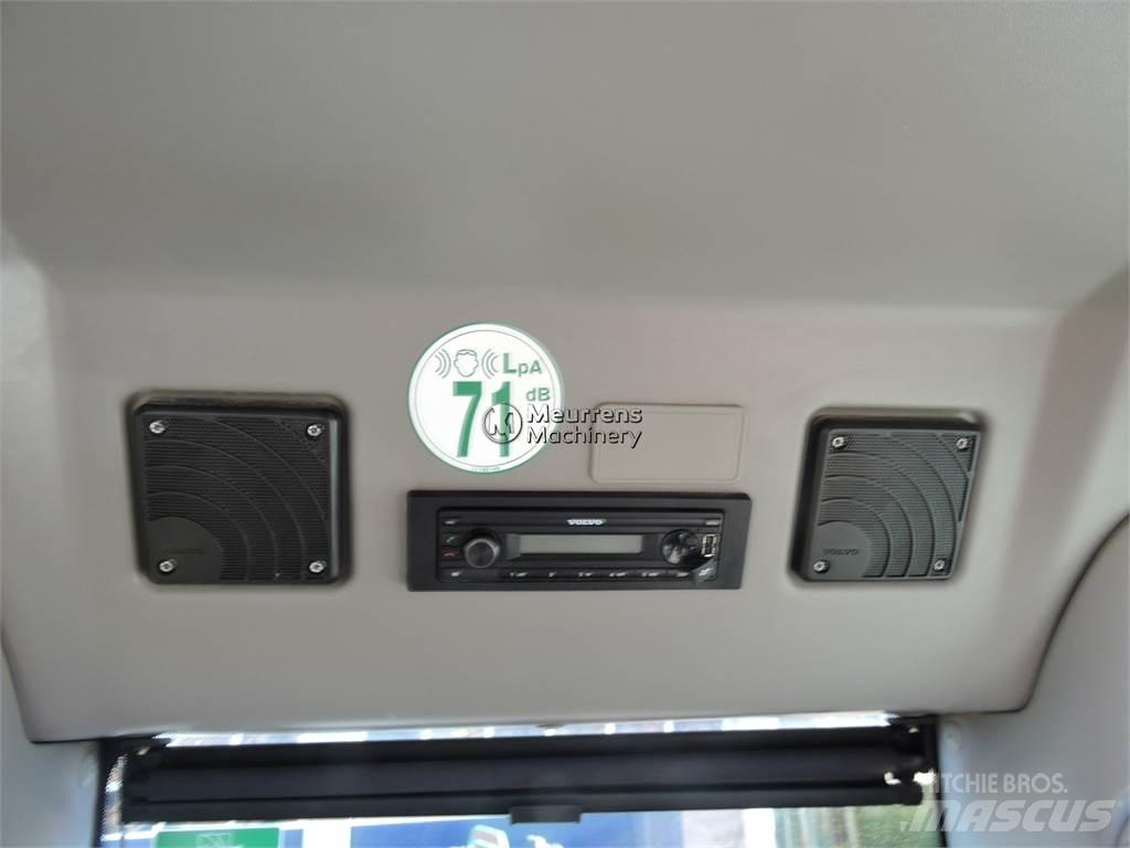 Volvo ECR235EL Гусеничні екскаватори