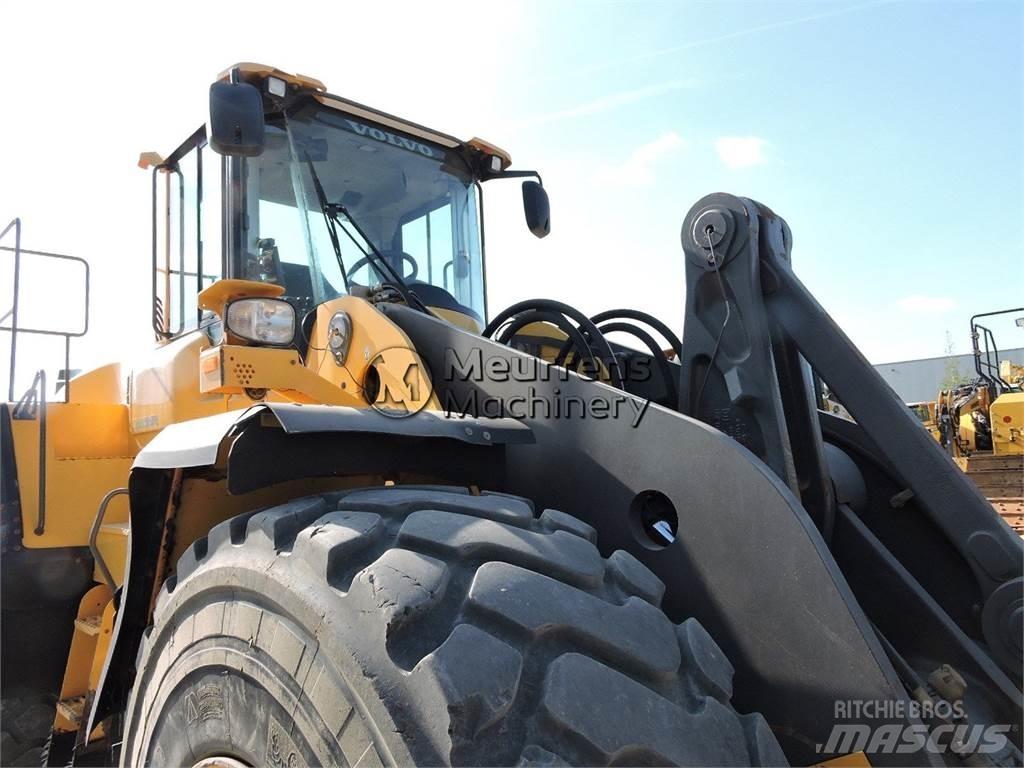Volvo L220H Фронтальні навантажувачі