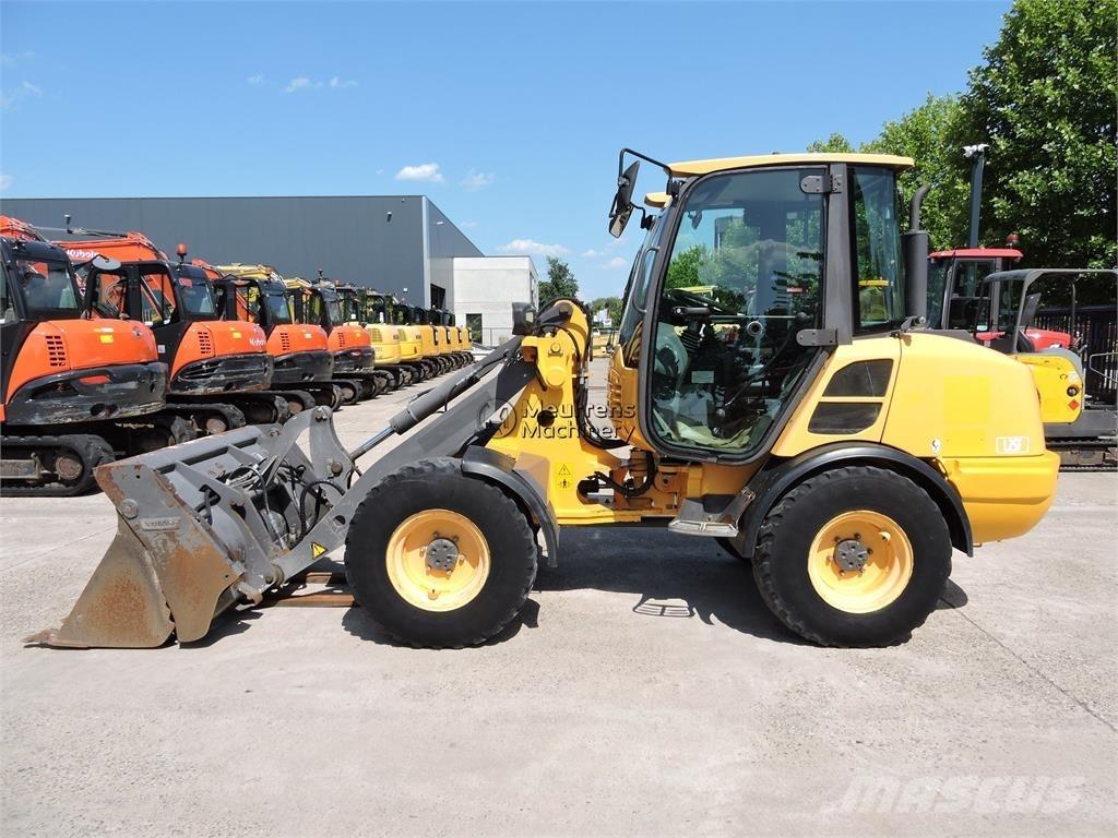 Volvo L25F + FORK Фронтальні навантажувачі
