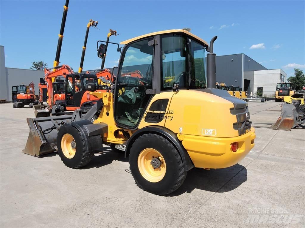 Volvo L25F + FORK Фронтальні навантажувачі
